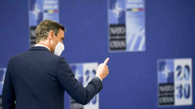 Cumbre de la OTAN en Bruselas El presidente del Gobierno, Pedro Sánchez, saluda a su llegada a la reunión de jefes de Estado y de Gobierno de la OTAN, a 14 de junio de 2021, en Bruselas (Bélgica).