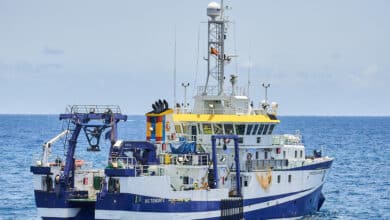 Hallan dos botellas de oxígeno en el mar que pueden ser del padre de las niñas de Tenerife