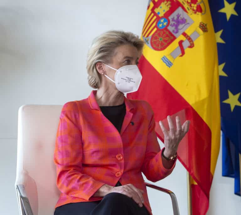 Bruselas exige a España negociar la reforma laboral y de pensiones con sindicatos y patronal
