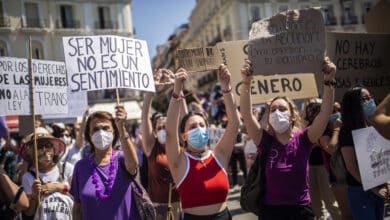 Los bandazos del PSOE en la 'ley Trans' irritan a todos: "Es la prisa por subirse a una carroza"