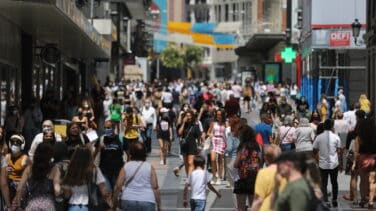 La incidencia crece hasta 117 por una subida de 35 puntos en Cataluña y los brotes entre jóvenes