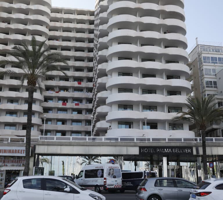 Los estudiantes contagiados en el 'macrobrote' de Mallorca ya superan los 1.100 casos