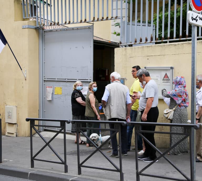Dos de cada tres franceses se quedan en casa en las elecciones regionales