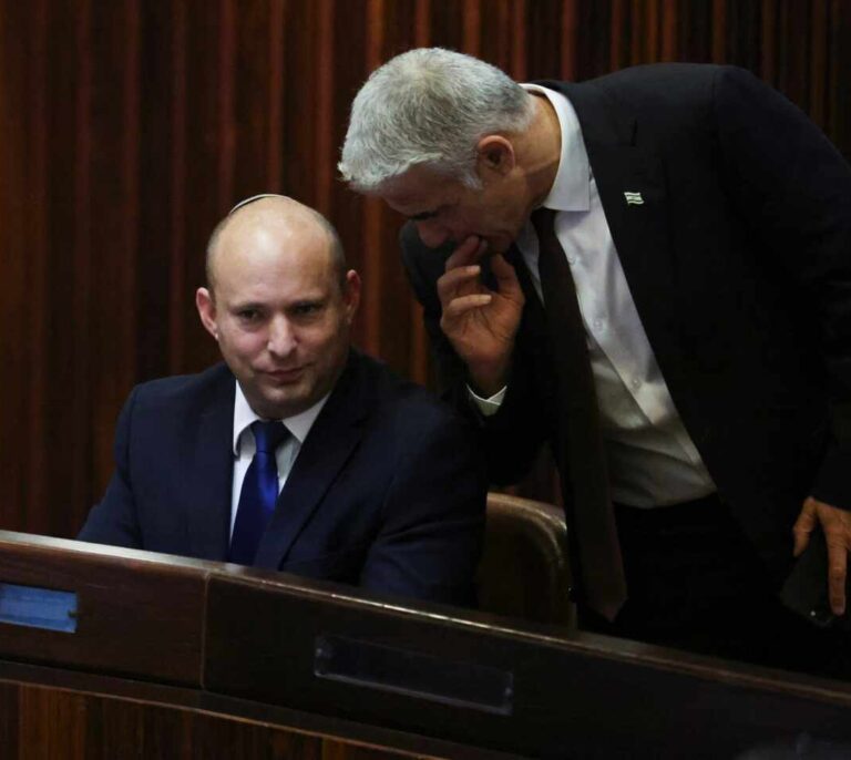 Netanyahu se queda fuera del gobierno israelí por primera vez en 12 años