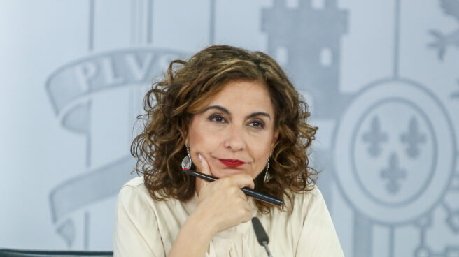Hacienda incumple la ley de los fondos europeos y sigue sin registro empresarial dos meses después La ministra portavoz, María Jesús Montero