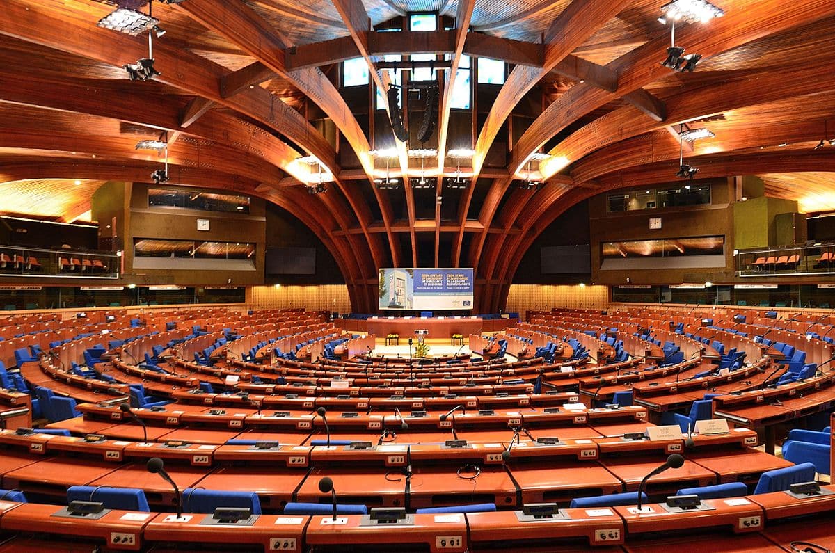 Cámara de plenos del Consejo de Europa.