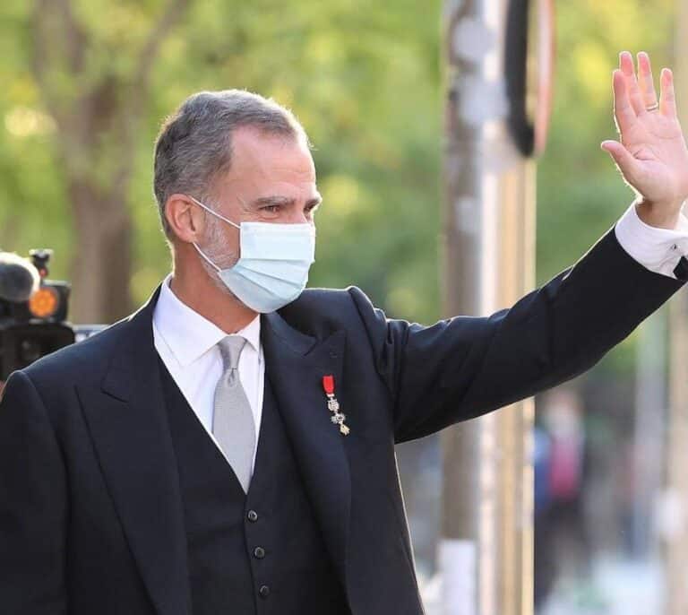 Moncloa justifica el sainete del "govern" con el Rey: "Están amoldándose"