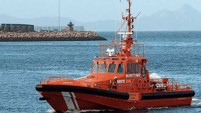 Salvamar-Atria-rescatado-jovenes_1478262511_123256363_667x375