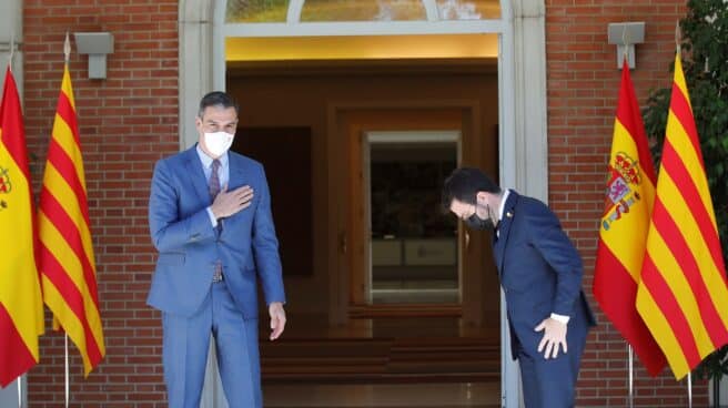 Pedro Sánchez recibe a Pere Aragonés en La Moncloa.