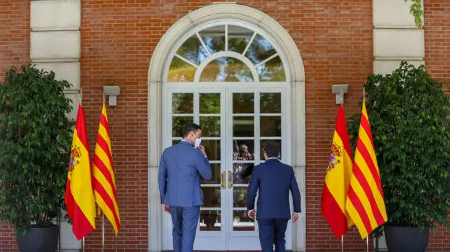 Sánchez y Aragonès intentan ganar tiempo para sostener sus respectivas legislaturas