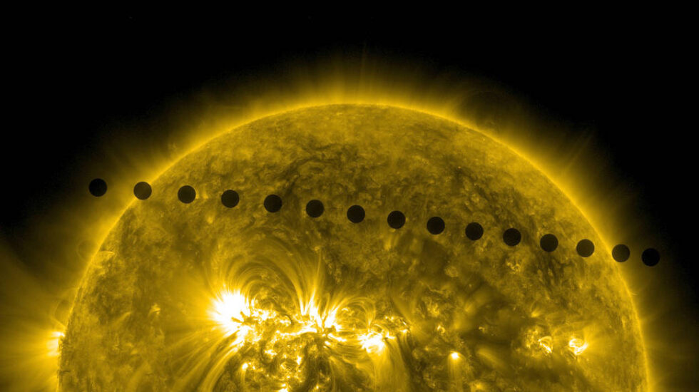 Secuencia de imágenes tomadas por el telescopio Solar Dynamics Observatory sobre el Tránsito de Venus