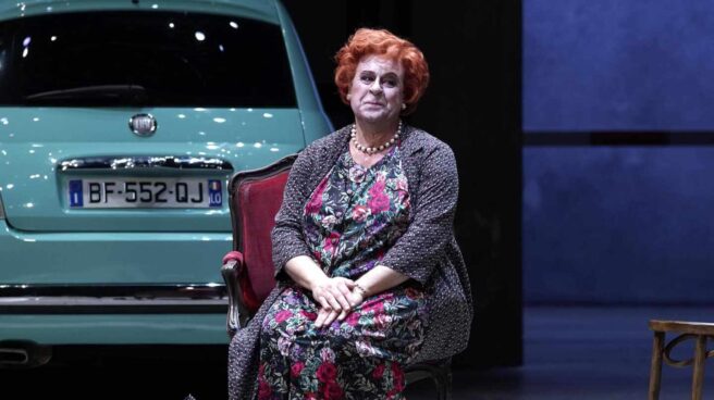 VivaMamma 8312 Carlos Álvarez interpreta Mamma Ágata en el Teatro Real.
