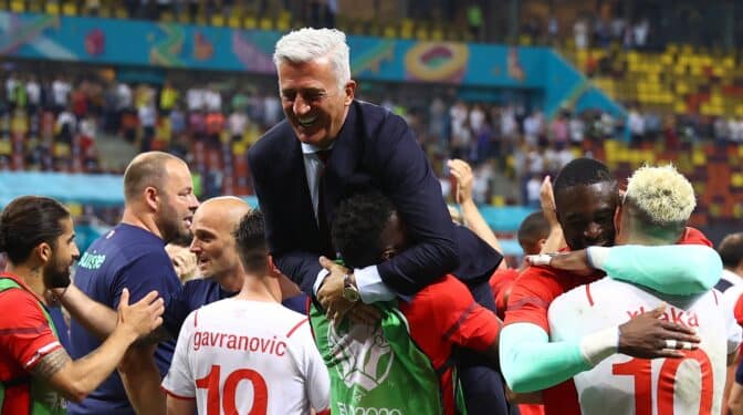 Voluntario de Cáritas, ocho idiomas y aquellas charlas con Karadzic: en la intimidad de Vladimir Petkovic