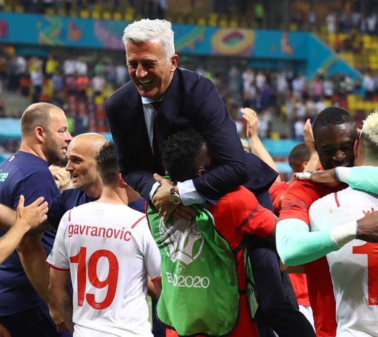 Voluntario de Cáritas, ocho idiomas y aquellas charlas con Karadzic: en la intimidad de Vladimir Petkovic