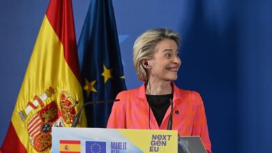 Bruselas aprueba el desembolso del primer paquete de fondos europeos para España