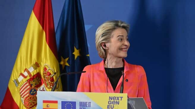 Bruselas impone a España la creación de un sistema informático para gestionar los fondos europeos antes de julio La presidenta de la Comisión Europea, Ursula von der Leyen