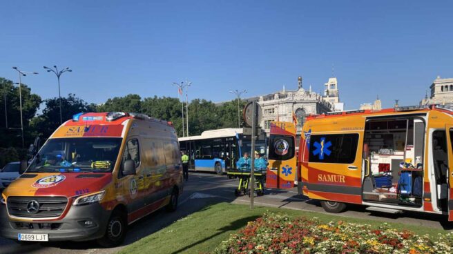 Accidente en Cibeles: una ciclista sufre una caída con traumatismo craneoencefálico