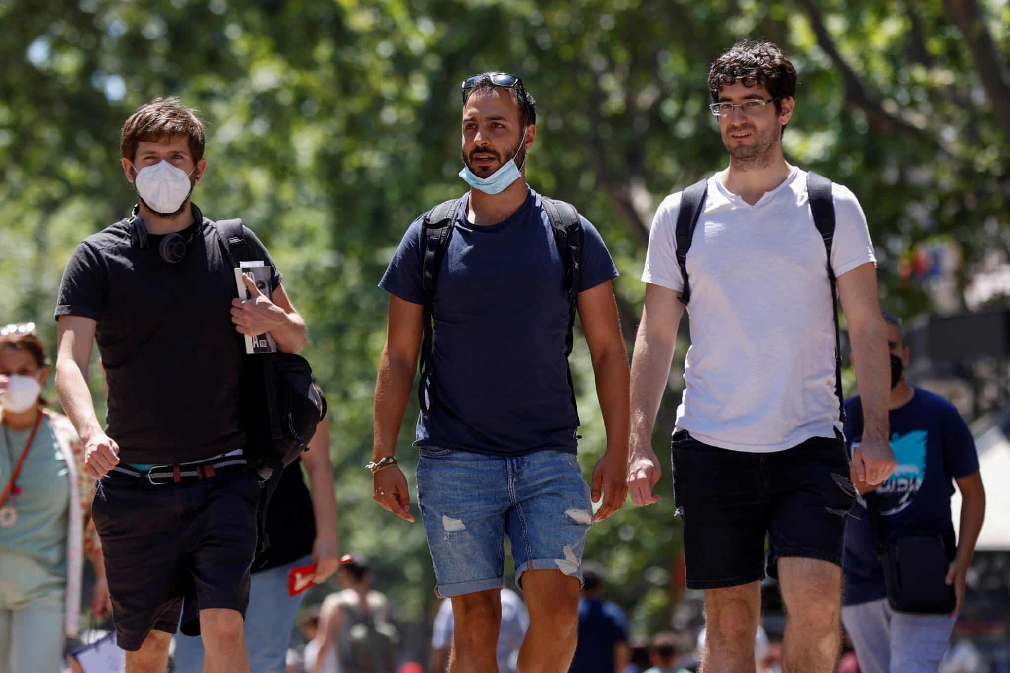 Cataluña abre la vacunación a jóvenes de 16 a 29 años, sin franjas de edad