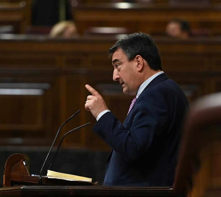 El PNV amaga con retirar su apoyo a Sánchez si Sanidad impone los cierres de negocios