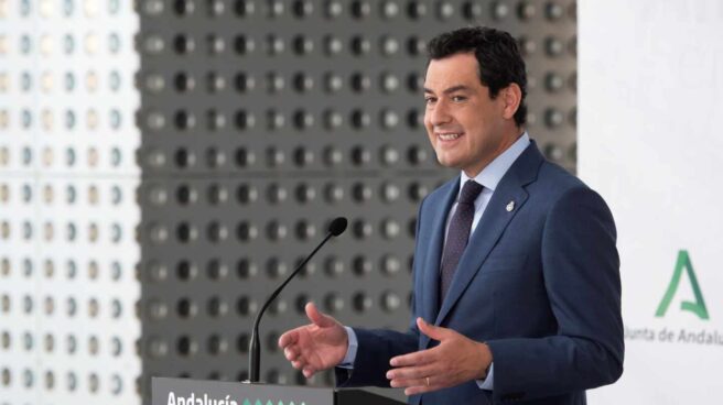 Andalucía estudia vacunar a turistas españoles a los que les toque en su comunidad El presidente de la Junta de Andalucía, Juanma Moreno