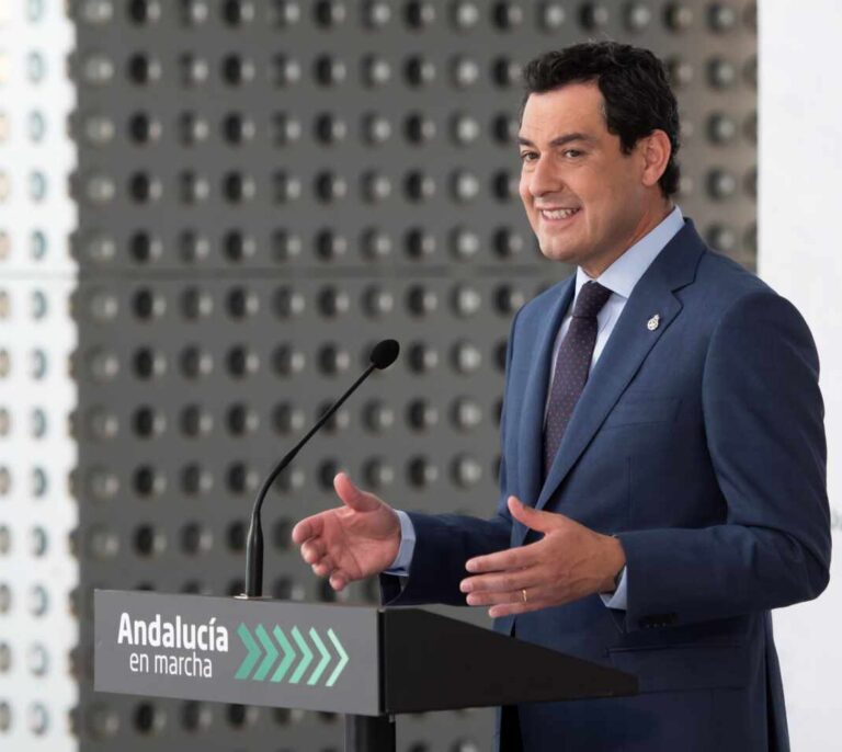 Andalucía estudia vacunar a turistas españoles a los que les toque en su comunidad