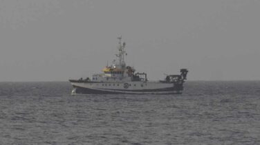 El buque Ángeles Alvariño que busca a Anna y a su padre vuelve a puerto tras 13 días de rastreo