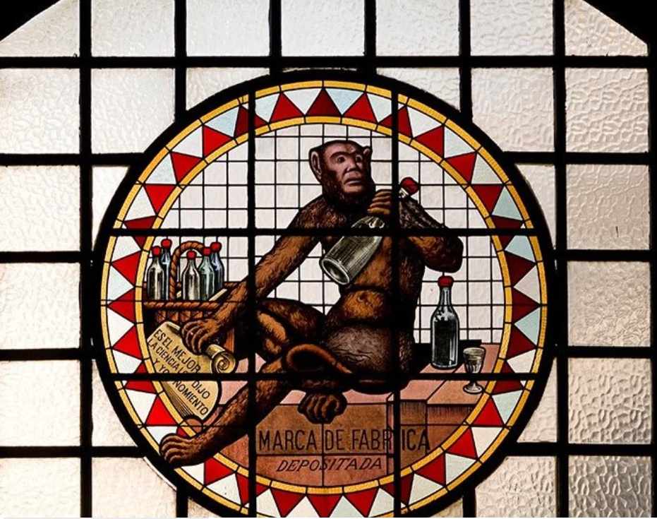 Una de las cristaleras de la fábrica de Anís del Mono en Badalona (Barcelona)