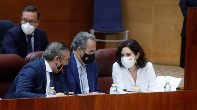 La presidenta de la Comunidad de Madrid, Isabel Díaz Ayuso, en el debate de investidura.