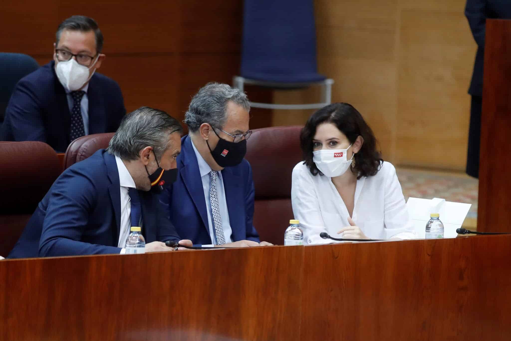 La presidenta de la Comunidad de Madrid, Isabel Díaz Ayuso, en el debate de investidura.