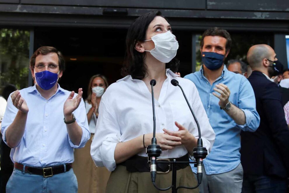 La presidenta de la Comunidad de Madrid, Isabel Díaz Ayuso, en Génova.