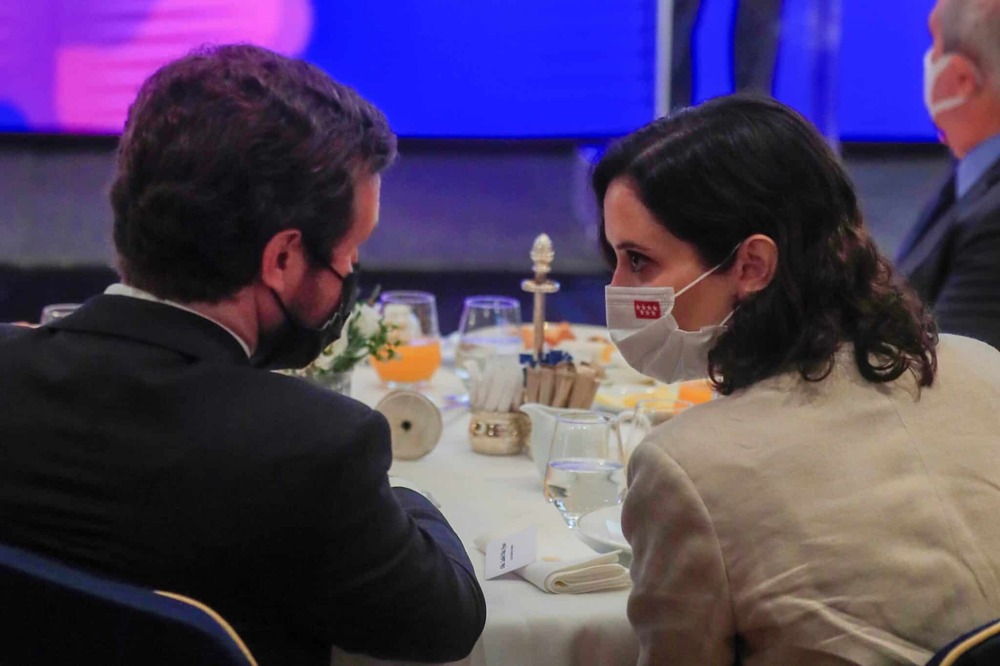 El líder del PP, Pablo Casado; con la presidenta de la Comunidad de Madrid, Isabel Díaz Ayuso