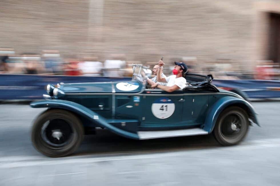 Lancia Lambda Spider Casaro de 1929 durante la Mille Miglia (Italia).