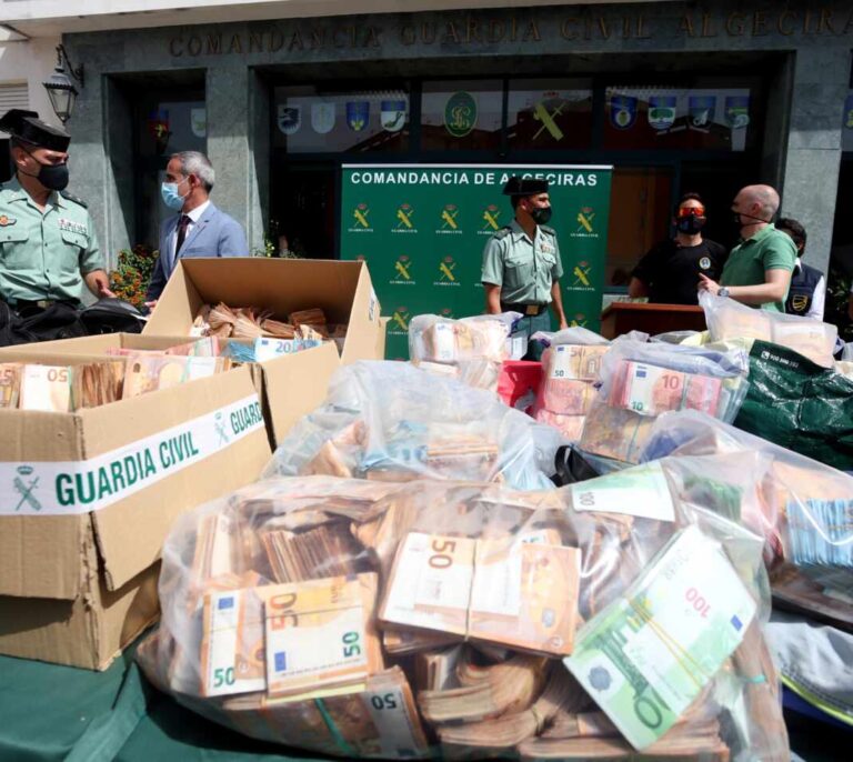 La Guardia Civil detiene a 28 personas de una red de narcotráfico en el puerto de Algeciras