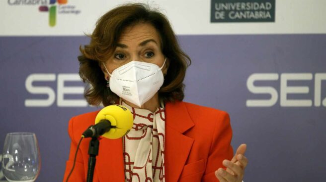 La vicepresidenta del Gobierno, Carmen Calvo, en un foro en Santander. La vicepresidenta del Gobierno, Carmen Calvo, en un foro en Santander.