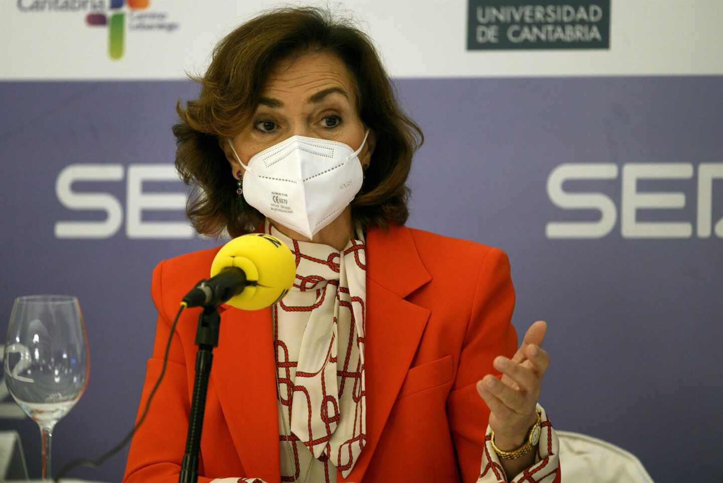La vicepresidenta del Gobierno, Carmen Calvo, en un foro en Santander.