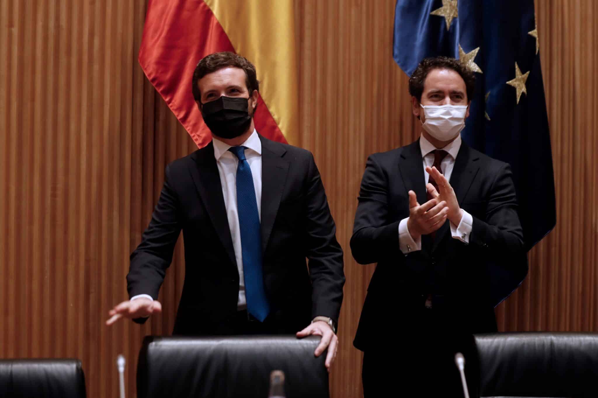 El líder del PP, Pablo Casado; y el secretario general, Teodoro García Egea, en el Congreso.