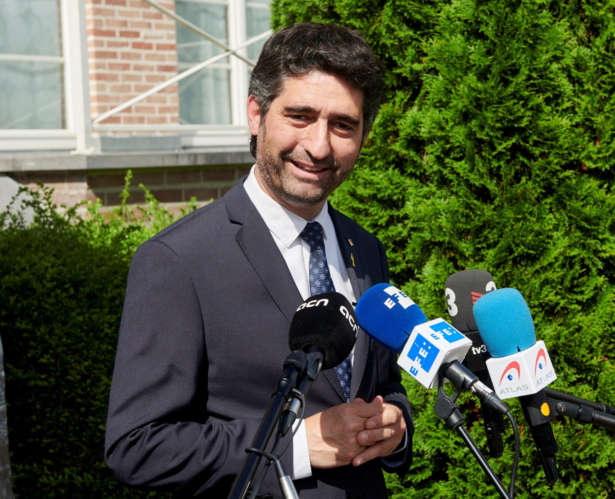 El vicepresidente del Govern, Jordi Puigneró, atiende a la prensa tras la reunión mantenida con el expresident Carles Puigdemont