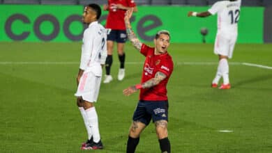 Enfado en la afición del Osasuna por una foto del Chimy Ávila con una camiseta de Santiago Abascal