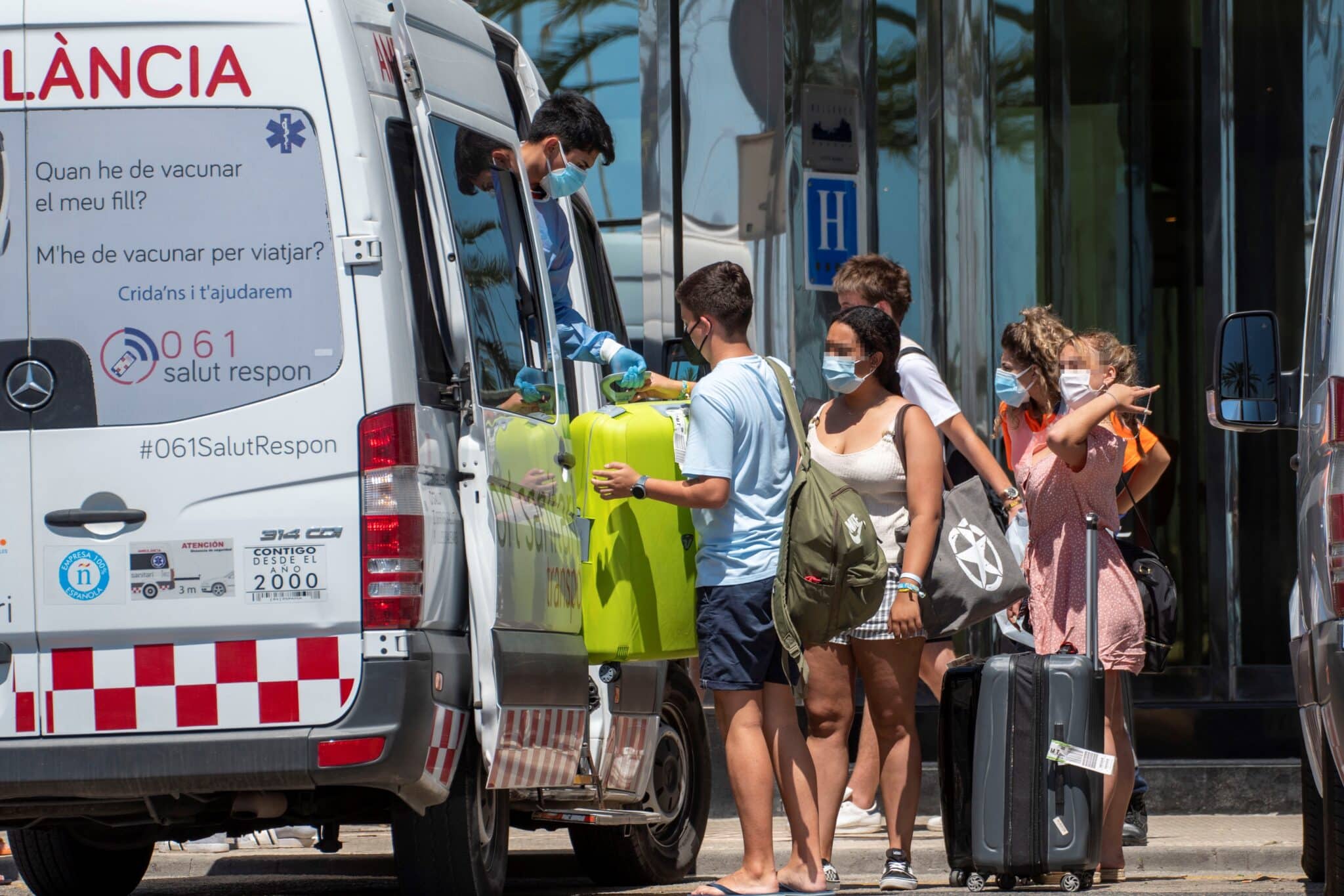 Un total de 33 jóvenes de diferentes CCAA, positivos en Covid en Mallorca tras el 'macrobrote'