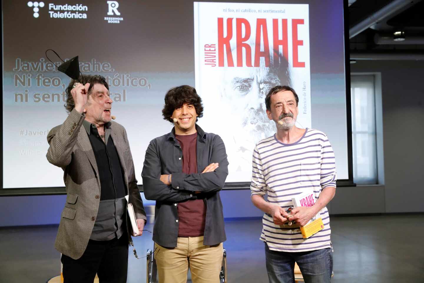 Federico Haro, en el centro, junto a Joaquín Sabina y Javier López de Guereña.