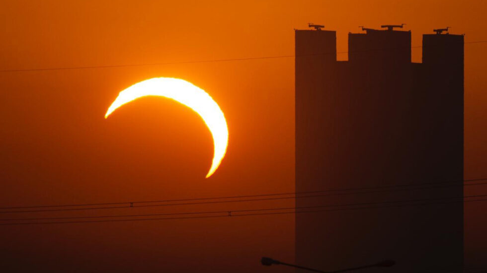 Imagen de un eclipse anular el 26 de diciembre de 2019 en Riad, Arabia Saudí