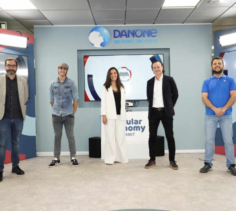 Aguas de Danone constata la escasez de materiales reciclados en España