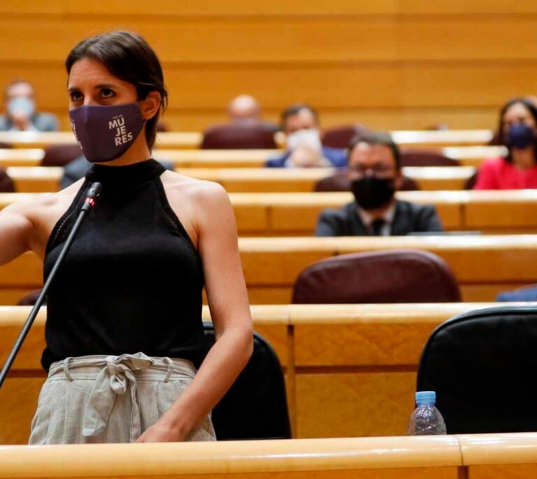 Una senadora del PP pide a Irene Montero que se corte "el moño" y siga el camino de Pablo Iglesias
