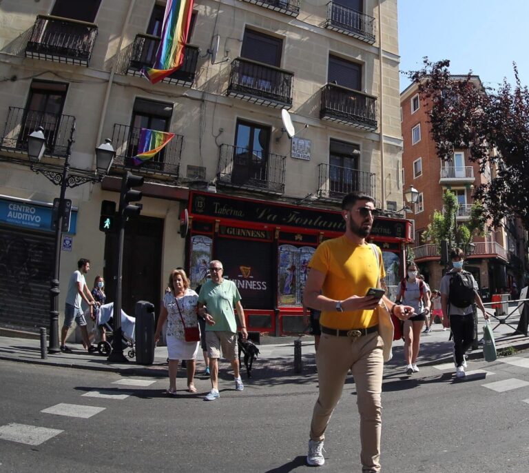 ¡A la calle sin mascarilla!: España se divide entre la "sensación de libertad" y el "miedo"