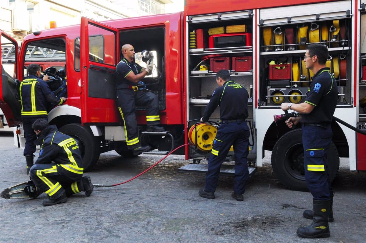 Afectadas cuatro naves de una empresa de jamones por un incendio en Granada