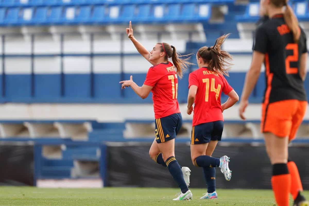 Aprobada la profesionalización del fútbol femenino