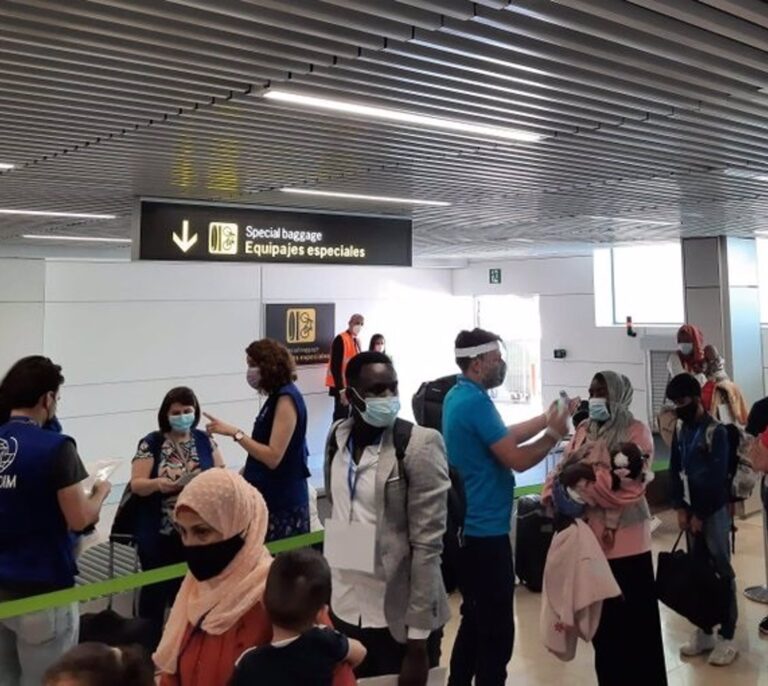 España recibe a 88 refugiados que han viajado desde Amán