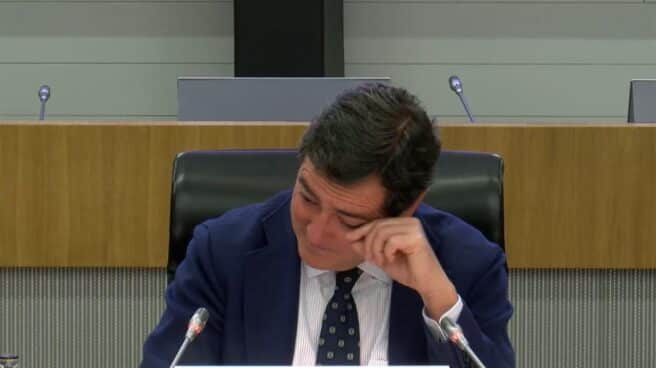 Garamendi, visiblemente emocionado tras la ovación de la CEOE.