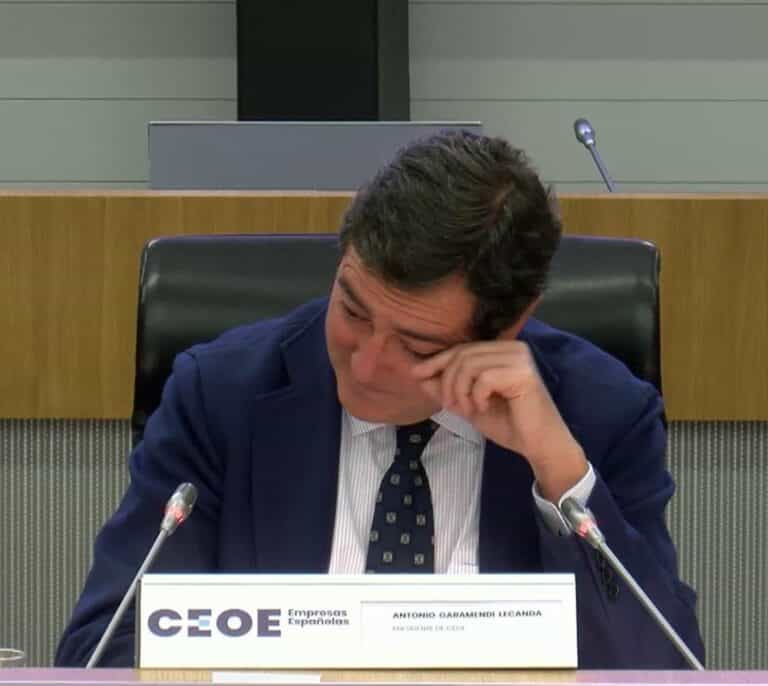 Garamendi recibe entre lágrimas el aplauso de la cúpula de CEOE tras la polémica de los indultos