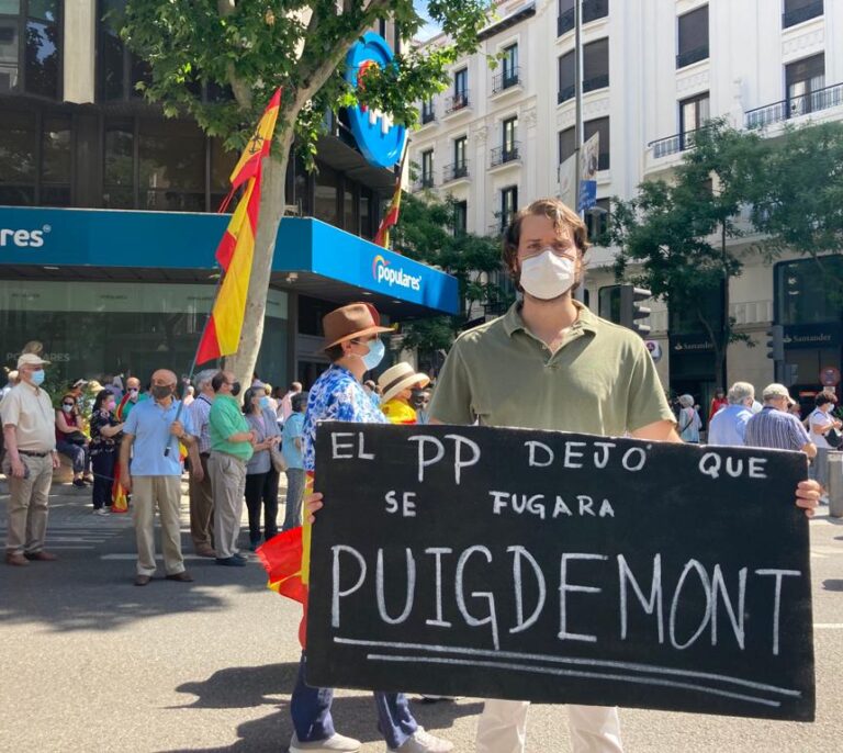 Incidente en Génova con manifestantes que boicoteaban el discurso de Pablo Casado